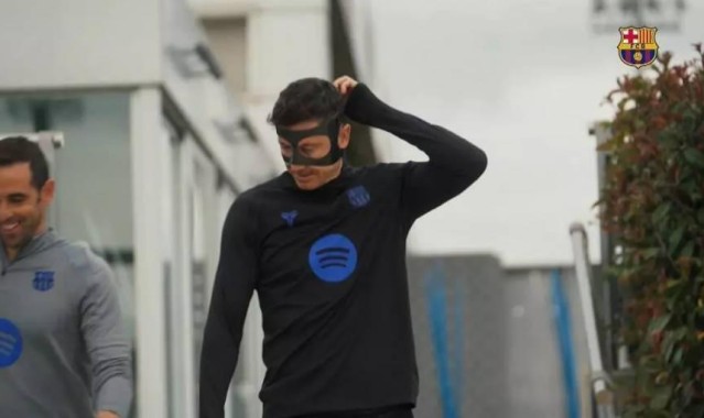 世界杯高清直播-每体：莱万今天参加合练，预计能入选对阵毕包的名单