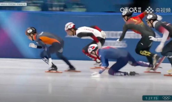 被英国人犯规撞倒，孙龙刘少昂无缘短道1500米奖牌