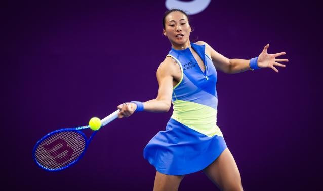 世界杯高清直播-郑钦文有惊无险晋级多哈站女单16强 将战莱巴金娜